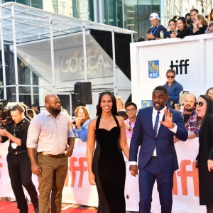 Idris Elba et sa nouvelle compagne Sabrina Dhowre à la première de "The Mountain Between Us" au Toronto International Film Festival 2017 (TIFF), le 10 septembre 2017. © Igor Vidyashev via Zuma Press/Bestimage