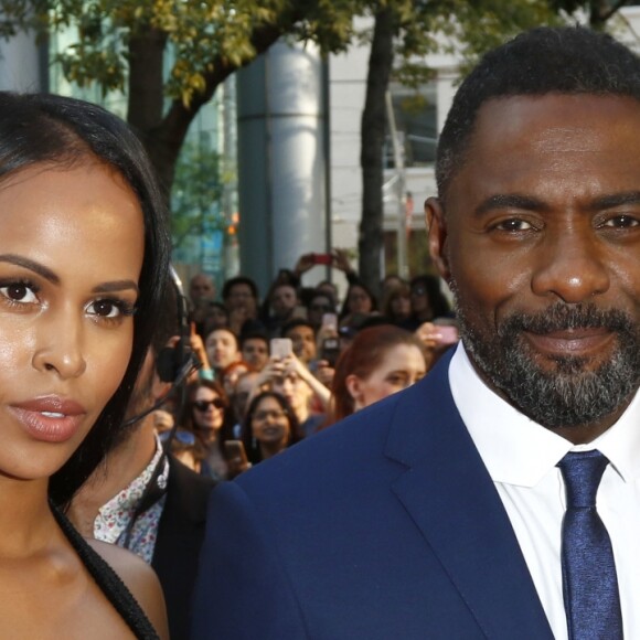 Idris Elba et sa nouvelle compagne Sabrina Dhowre à la première de "The Mountain Between Us" au Toronto International Film Festival 2017 (TIFF), le 10 septembre 2017.