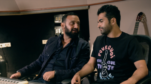 Nazim en studio avec Cyril Hanouna, qui prend son rôle très au sérieux, pour son single Pourquoi veux-tu que je danse ?, extrait de son premier album à paraître. Du grand délire !