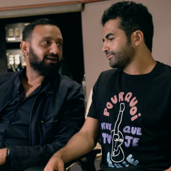 Nazim en studio avec Cyril Hanouna, qui prend son rôle très au sérieux, pour son single Pourquoi veux-tu que je danse ?, extrait de son premier album à paraître. Du grand délire !