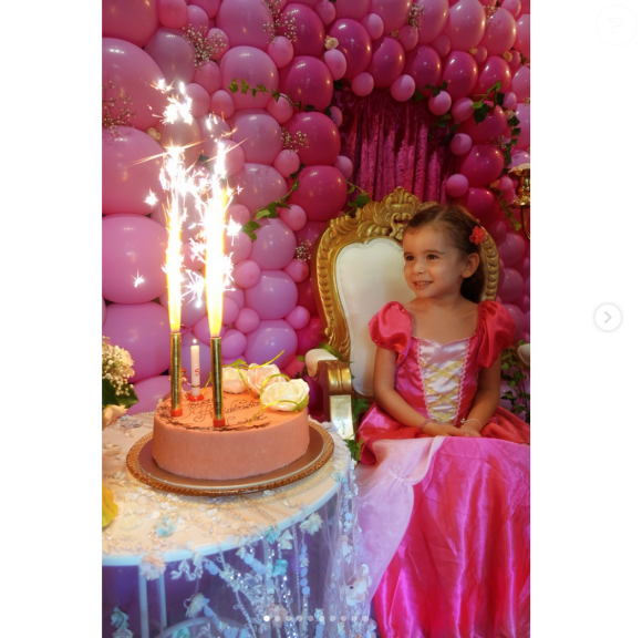 Liva a eu 5 ans le 12 septembre 2017. Ses parents, Arnaud et Jade Lagardère, lui ont offert un anniversaire de princesse.