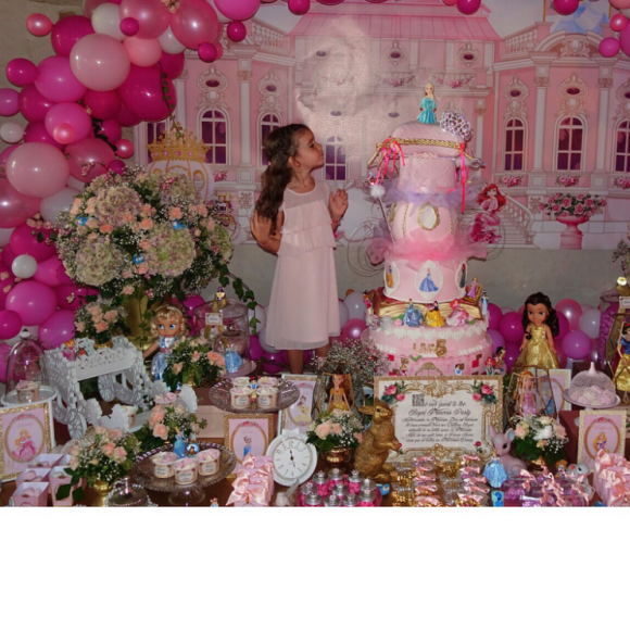Liva a eu 5 ans le 12 septembre 2017. Ses parents, Arnaud et Jade Lagardère, lui ont offert un anniversaire de princesse.
