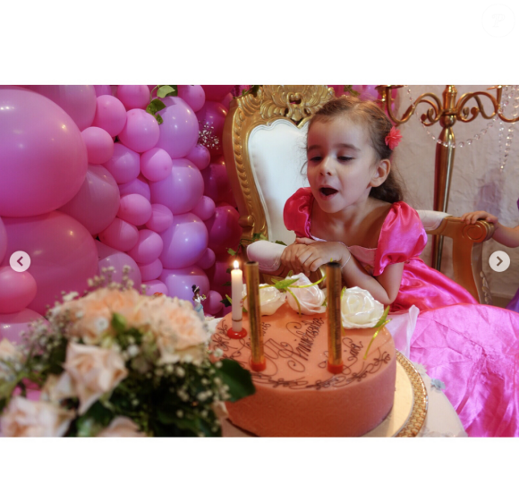 Liva a eu 5 ans le 12 septembre 2017. Ses parents, Arnaud et Jade Lagardère, lui ont offert un anniversaire de princesse.