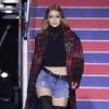 Gigi Hadid défile pour Tommy Hilfiger le 19 septembre 2017 à Londres, pour le show "Rock Circus".