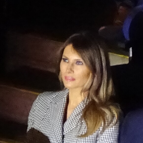 Le prince Harry était installé à côté de Melania Trump lors de la cérémonie d'ouverture de ses 3e Invictus Games, le 23 septembre 2017 à Toronto. Sa compagne Meghan Markle était bien présente, dix-huit rangs derrière.