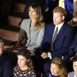 Le prince Harry était installé à côté de Melania Trump lors de la cérémonie d'ouverture de ses 3e Invictus Games, le 23 septembre 2017 à Toronto. Sa compagne Meghan Markle était bien présente, dix-huit rangs derrière.