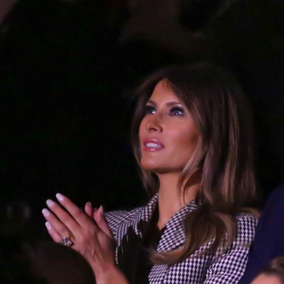 Le prince Harry était installé à côté de Melania Trump lors de la cérémonie d'ouverture de ses 3e Invictus Games, le 23 septembre 2017 à Toronto. Sa compagne Meghan Markle était bien présente, dix-huit rangs derrière.