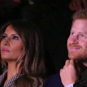 Le prince Harry était installé à côté de Melania Trump lors de la cérémonie d'ouverture de ses 3e Invictus Games, le 23 septembre 2017 à Toronto. Sa compagne Meghan Markle était bien présente, dix-huit rangs derrière.