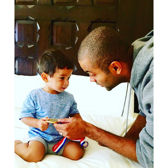 Photo de Tony Parker et son fils Josh, partagée sur les réseaux sociaux en juin 2016.