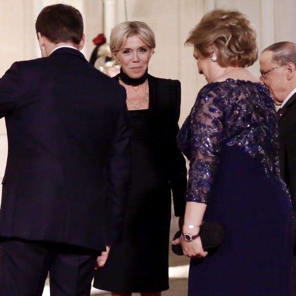 Le président du Liban Michel Aoun et sa femme Nadia Aoun, Emmanuel Macron et sa femme Brigitte Macron (robe, chaussures et sac Elie Saab) - Dîner d'Etat au Palais de l'Elysée en l'honneur de M. Aoun, Président de la République Libanaise, à Paris, le 25 septembre 2017. © Stéphane Lemouton/Bestimage