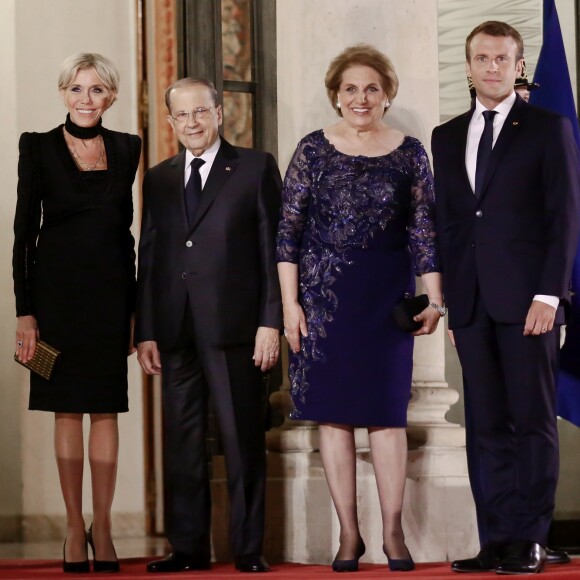 Le président du Liban Michel Aoun et sa femme Nadia Aoun, Emmanuel Macron et sa femme Brigitte Macron (robe, chaussures et sac Elie Saab) - Dîner d'Etat au Palais de l'Elysée en l'honneur de M. Aoun, Président de la République Libanaise, à Paris, le 25 septembre 2017. © Stéphane Lemouton/Bestimage