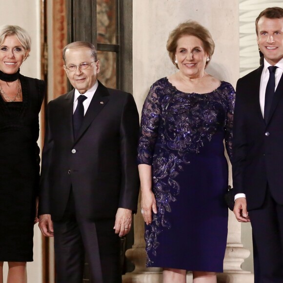 Le président du Liban Michel Aoun et sa femme Nadia Aoun, Emmanuel Macron et sa femme Brigitte Macron (robe, chaussures et sac Elie Saab) - Dîner d'Etat au Palais de l'Elysée en l'honneur de M. Aoun, Président de la République Libanaise, à Paris, le 25 septembre 2017. © Stéphane Lemouton/Bestimage