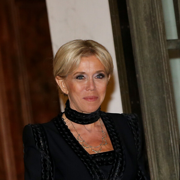 Brigitte Macron (robe, chaussures et sac Elie Saab) - Dîner d'Etat au Palais de l'Elysée en l'honneur de M. Aoun, Président de la République Libanaise, à Paris, le 25 septembre 2017. © Dominique Jacovides/Bestimage