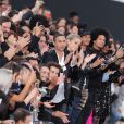 Jane Fonda défile sous les yeux d'Olivier Rousteing, Jasmine Sanders, Larry et Laurent Bourgeois (les Twins), Naomi Cambell - Défilé de mode L'Oréal Paris sur l'avenue des Champs-Elysées lors de la fashion week à Paris, le 1er octobre 2017. © Cyril Moreau/Bestimage