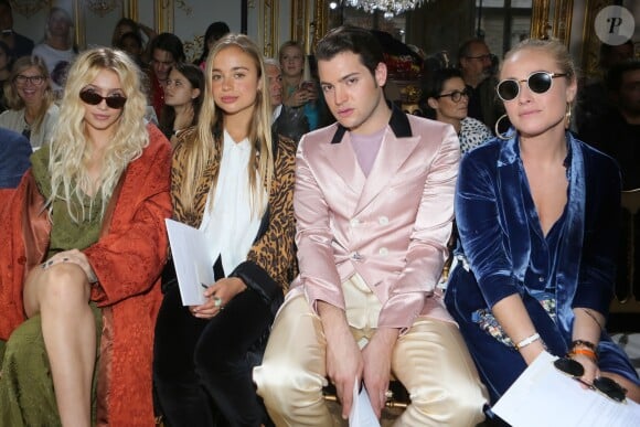 Cailin Russo, Amelia Windsor et Peter Brant Jr. - Défilé John Galliano, collection printemps-été 2018 à l'Hôtel de Marois. Paris, le 1er octobre 2017. © CVS-Veeren/Bestimage