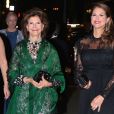 La reine Silvia de Suède et sa fille la princesse Madeleine de Suède, enceinte, arrivent à la soirée de gala de la World Childhood Foundation au restaurant Cipriani à New York, le 2 octobre 2017