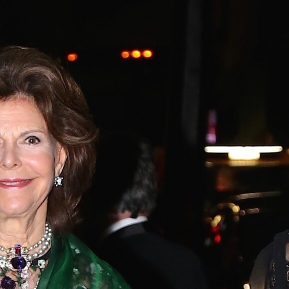 La reine Silvia de Suède et sa fille la princesse Madeleine de Suède, enceinte, arrivent à la soirée de gala de la World Childhood Foundation au restaurant Cipriani à New York, le 2 octobre 2017