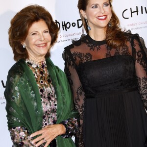 La reine Silvia et la princesse Madeleine de Suède, enceinte, à la soirée de gala de la World Childhood Foundation au restaurant Cipriani à New York, le 2 octobre 2017 © Charles Guerin-Morgan Dessalles/Bestimage