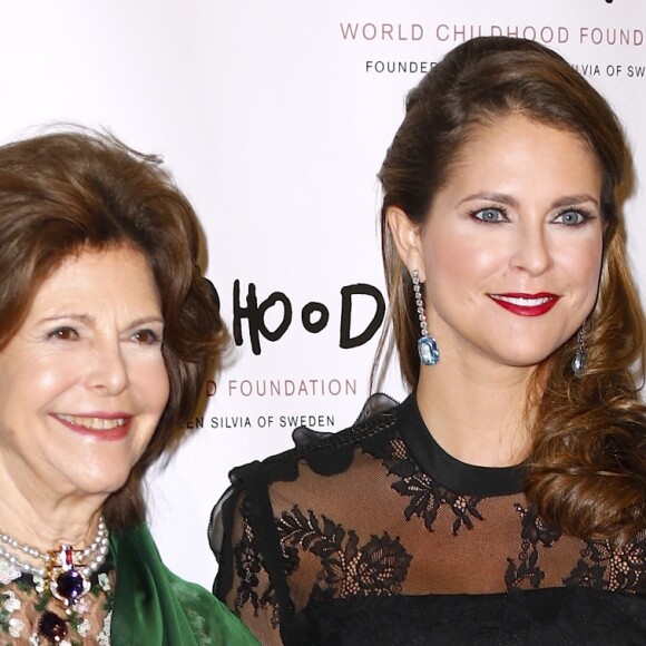 La reine Silvia et la princesse Madeleine de Suède, enceinte, à la soirée de gala de la World Childhood Foundation au restaurant Cipriani à New York, le 2 octobre 2017 © Charles Guerin-Morgan Dessalles/Bestimage