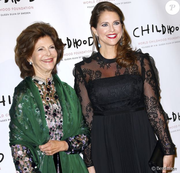 La reine Silvia et la princesse Madeleine de Suède, enceinte, à la soirée de gala de la World Childhood Foundation au restaurant Cipriani à New York, le 2 octobre 2017 © Charles Guerin-Morgan Dessalles/Bestimage