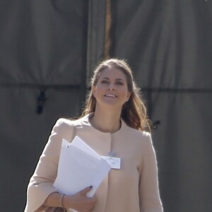 La princesse Madeleine de Suède, enceinte, quittant le siège des Nations unies à New York le 2 octobre 2017 après avoir pris part à une conférence sur la place des enfants dans les objectifs de développement durable de l'ONU.