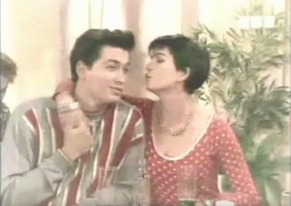 Cathy (Cathy Andreiu) et Etienne (David Proux) dans "Hélène et les garçons" en 1992.