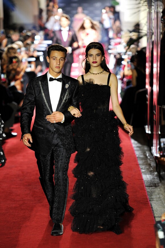 Cameron Dallas et Sonia Ben Ammar défilent à Milan pour le "Secret show" de la maison Dolce & Gabbana pour la collection printemps-été 2018 le 23 septembre 2017.