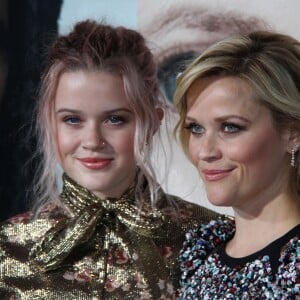 Ava Elizabeth Phillippe et sa mère Reese Witherspoon à la première de la série ‘Big Little Lies' au théâtre Chinois à Hollywood, le 7 février 2017