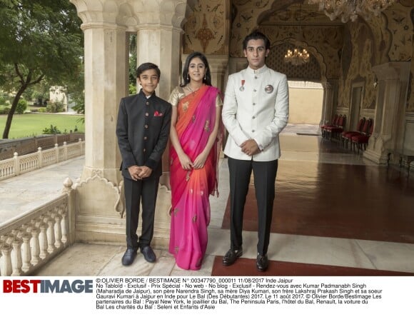 Exclusif - Rendez-vous avec Kumar Padmanabh Singh (Maharadja de Jaipur), son père Narendra Singh, sa mère Diya Kumari, son frère Lakshraj Prakash Singh (à gauche sur la photo) et sa soeur Gauravi Kumari (au milieu sur la photo) à Jaipur en Inde pour Le Bal (Des Débutantes) 2017. Le 11 août 2017. © Olivier Borde/Bestimage