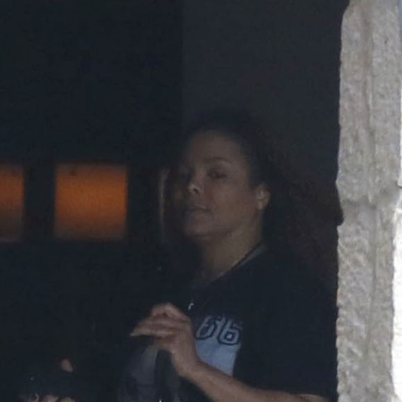 Exclusif - La chanteuse Janet Jackson se rend au déjeuner dans son hôtel de Honolulu le 12 novembre 2015.