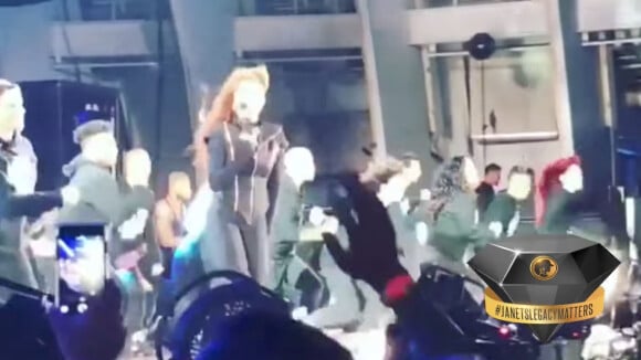 Janet Jackson et Jenna Dewan réunies sur scène pour le concert de la chanteuse à Los Angeles le 8 octobre 2017