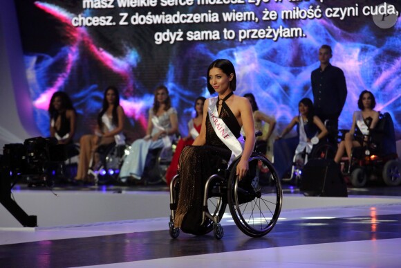 Election de "Miss Wheelchair World 2017" à Varsovie. La 1ère édition de cette compétition invite "à changer l'image des femmes en fauteuil roulant". 24 jeunes femmes de 19 pays ont concouru pour décrocher le titre de Miss Monde en fauteuil roulant. La Bélarusse Alexandra Chichikova a été couronnée. Varsovie (Pologne), le 7 octobre 2017.