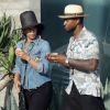 Usher et sa femme Grace Miguel mangent une glace dans les rues de Los Angeles, le 1 octobre 2017.