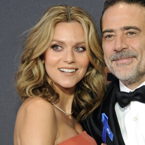 Hilarie Burton et son mari Jeffrey Dean Morgan à la 69ème soirée annuelle des Emmy awards au théâtre Microsoft à Los Angeles, le 17 septembre 2017 © Dave Longendyke/Globe