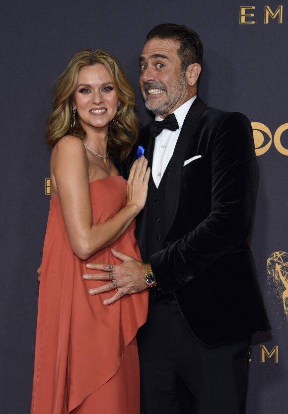 Jeffrey Dean Morgan et sa femme Hilarie Burton à la 69ème soirée annuelle des Emmy awards au théâtre Microsoft à Los Angeles, le 17 septembre 2017