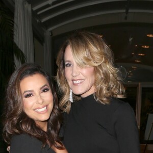 Eva Longoria et Felicity Huffman au dîner caritatif de l'Eva Longoria Foundation à l'hôtel Four Seasons à Beverly Hills, le 12 octobre 2017.