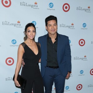Mario Lopez et sa femme Courtney Laine Mazza au dîner caritatif de l'Eva Longoria Foundation à l'hôtel Four Seasons à Beverly Hills, le 12 octobre 2017.
