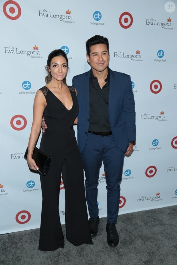 Mario Lopez et sa femme Courtney Laine Mazza au dîner caritatif de l'Eva Longoria Foundation à l'hôtel Four Seasons à Beverly Hills, le 12 octobre 2017.