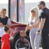 Kim Kardashian avec sa fille North West et son fils Saint West à Woodland Hills, le 22 septembre 2017.