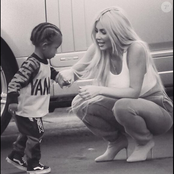 Kim Kardashian publie une photo avec son fils Saint West, les cheveux tressés, sur Instagram le 14 octobre 2017.