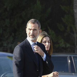 Semi-Exclusif - Le roi Felipe VI et la reine Letizia d'Espagne assistaient aux obsèques de José Maria Corona Barriuso le 11 octobre 2017 au thanatorium d'Alcobendas, dans la banlieue de Madrid. Garde du corps de Felipe depuis les années 1980, cet homme de confiance du couple royal était chef de la sécurité de la Maison royale depuis 2015.