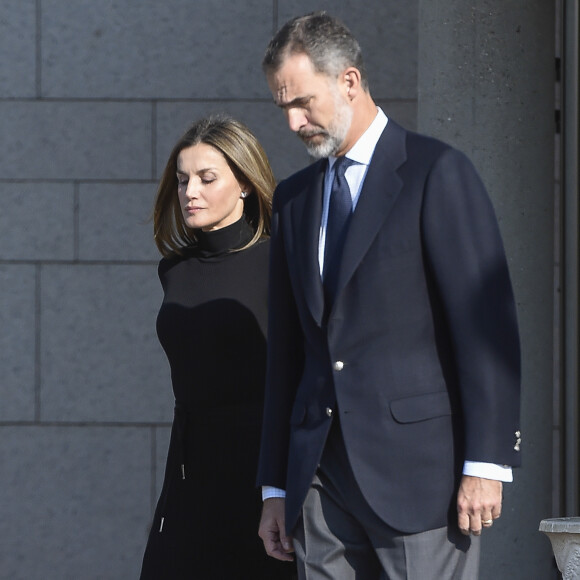 Semi-Exclusif - Le roi Felipe VI et la reine Letizia d'Espagne assistaient aux obsèques de José Maria Corona Barriuso le 11 octobre 2017 au thanatorium d'Alcobendas, dans la banlieue de Madrid. Garde du corps de Felipe depuis les années 1980, cet homme de confiance du couple royal était chef de la sécurité de la Maison royale depuis 2015.