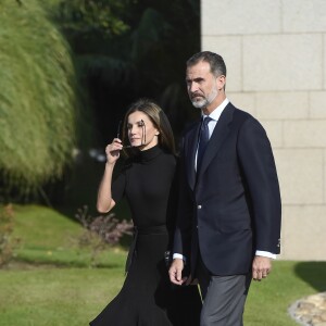 Semi-Exclusif - Le roi Felipe VI et la reine Letizia d'Espagne assistaient aux obsèques de José Maria Corona Barriuso le 11 octobre 2017 au thanatorium d'Alcobendas, dans la banlieue de Madrid. Garde du corps de Felipe depuis les années 1980, cet homme de confiance du couple royal était chef de la sécurité de la Maison royale depuis 2015.