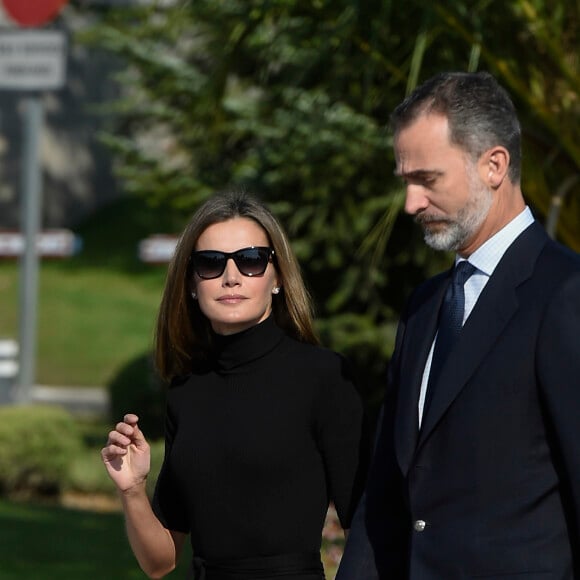 Semi-Exclusif - Le roi Felipe VI et la reine Letizia d'Espagne assistaient aux obsèques de José Maria Corona Barriuso le 11 octobre 2017 au thanatorium d'Alcobendas, dans la banlieue de Madrid. Garde du corps de Felipe depuis les années 1980, cet homme de confiance du couple royal était chef de la sécurité de la Maison royale depuis 2015.