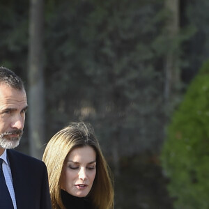 Semi-Exclusif - Le roi Felipe VI et la reine Letizia d'Espagne assistaient aux obsèques de José Maria Corona Barriuso le 11 octobre 2017 au thanatorium d'Alcobendas, dans la banlieue de Madrid. Garde du corps de Felipe depuis les années 1980, cet homme de confiance du couple royal était chef de la sécurité de la Maison royale depuis 2015.