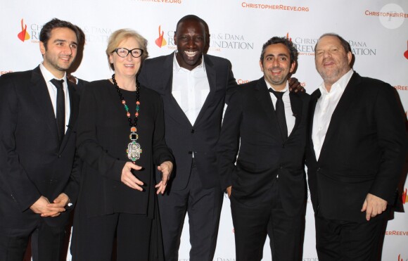 Olivier Nakache, Meryl Streep, Omar Sy, Eric Toledano, Harvey Weinstein lors de la soirée de soutien pour la fondation "Christopher & Dana Reeve" à New York, le 28 octobre 2012.