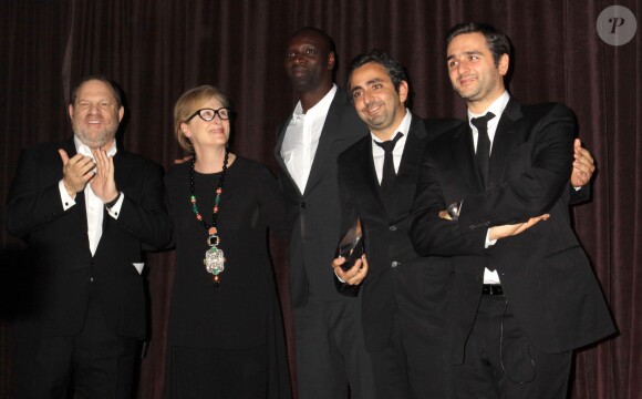 Olivier Nakache, Meryl Streep, Omar Sy, Eric Toledano, Harvey Weinstein lors de la soirée de soutien pour la fondation "Christopher & Dana Reeve" à New York, le 28 octobre 2012.