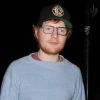 Ed Sheeran à la sortie du restaurant caribéen "Rum Kitchen" à Londres, le 9 mars 2017, pour célébrer son nouvel album avec son label.