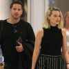 Exclusif - Margot Robbie et son mari Tom Ackerley arrivent à l'aéroport JFK de New York le 8 octobre 2017