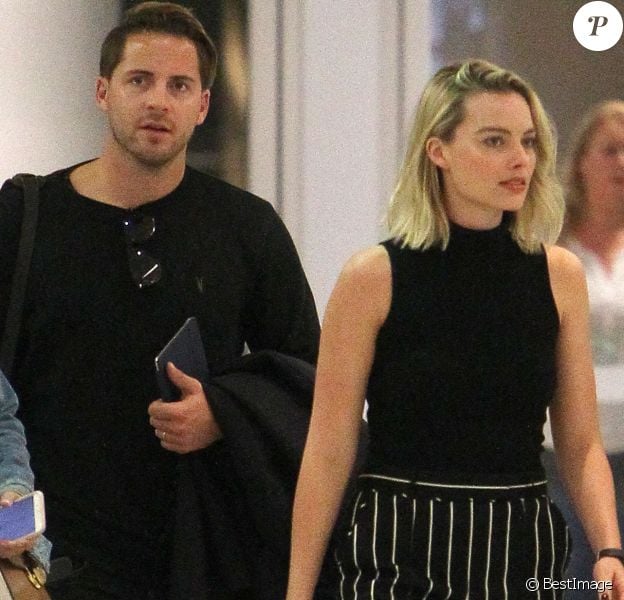Exclusif - Margot Robbie et son mari Tom Ackerley arrivent à l'aéroport JFK de New York le 8 octobre 2017